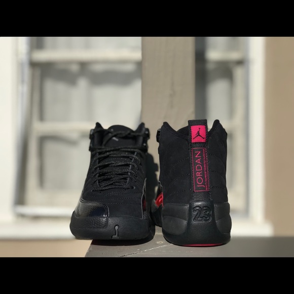 Women Air Jordan Retro 12 - Picture 4 of 8